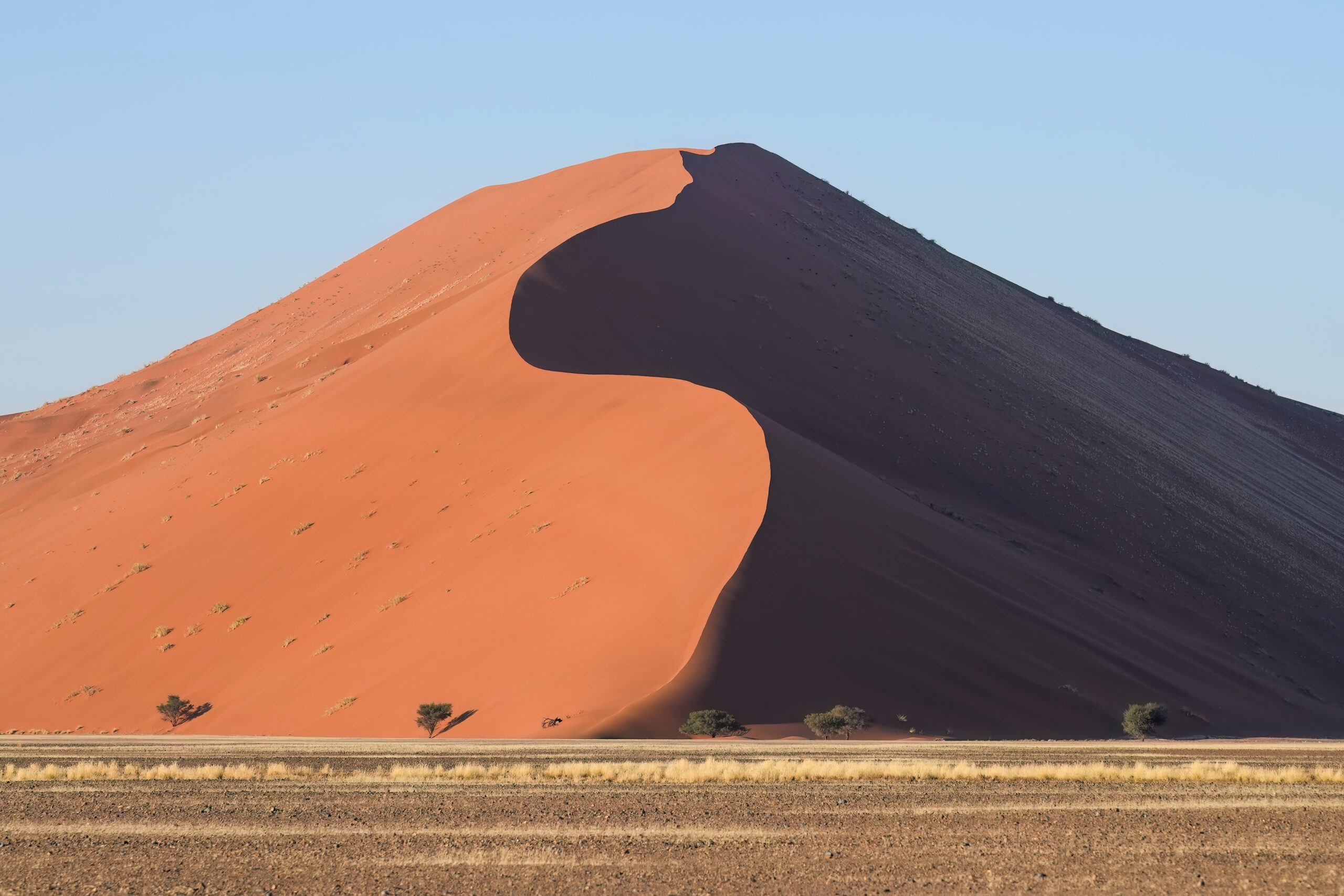 Düne 45 bei Sonnenaufgang im Sossusvlei (Symbolbild)