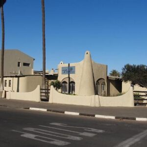 Desert Dreams Bed and Breakfast Walvis Bay: Gebäude an der Straßenfront