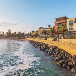 Strand Hotel Swakopmund: felsige Uferlinie und Strand am Hotel