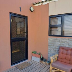 2FiftySix on Second Lüderitz: Sitzplätze auf dem Außendeck