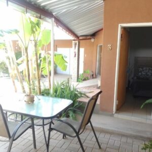 Aub Guesthouse Mariental: überdachter Sitzplatz