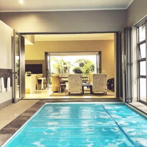 Be-Still Accommodation Swakopmund: Pool im Innenhof