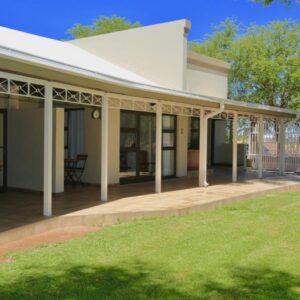 Boutique Guesthouse Mariental: Pension und Garten