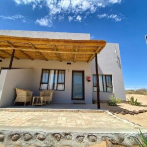 Brandberg White Lady Lodge: strohgedecktes Chalet