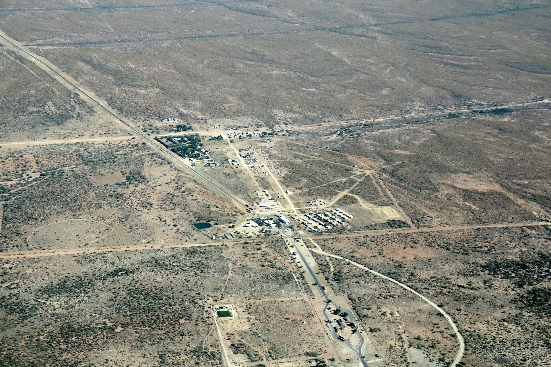 Das Grenzgebiet Buitepos am Trans-Kalahari-Highway im Osten Namibias