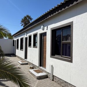Coastwave Guesthouse Walvis Bay: Pension mit Palme