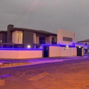 Elilo Bed and Breakfast Walvis Bay: Haus in der Abenddämmerung