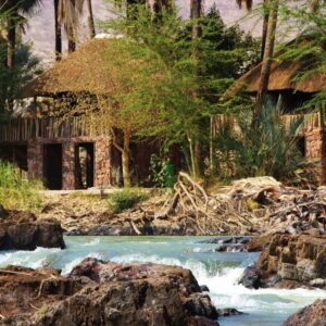 Epupa Falls Lodge: Lodge am Ufer des Kunene
