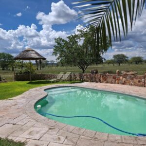 Farmstay at Buschberg: Swimmingpool im Farmgarten