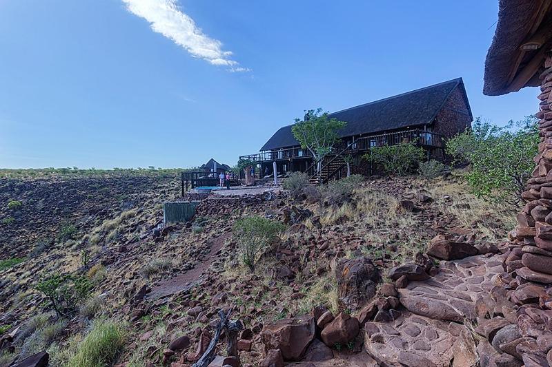 Grootberg Lodge: Chalet am Steilhang
