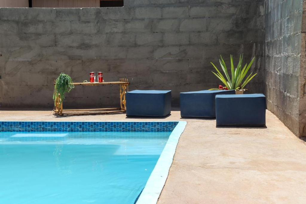 Grunau Country Hotel: Swimmingpool und Gartenterrasse