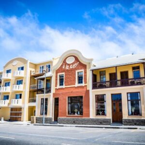 Hotel A la Mer Swakopmund: Hotelgebäude an der Straßenfront