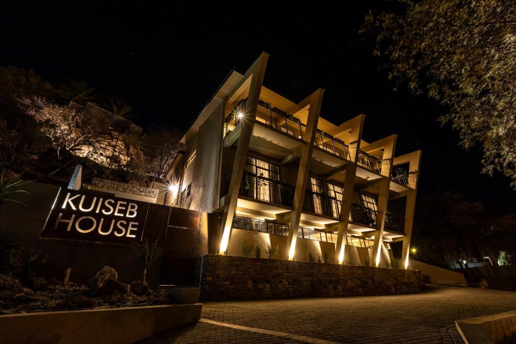 Kuiseb House Windhoek: Pension bei Nacht