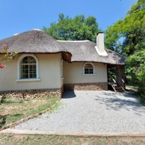 Mobola Island Lodge: strohgedecktes Chalet