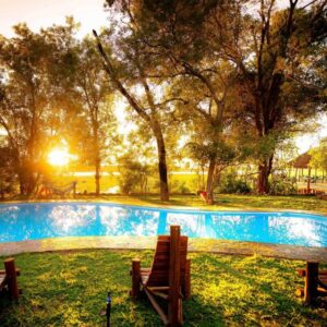 Nyime Safari Lodge Campsite: Swimmingpool auf dem Campgelände