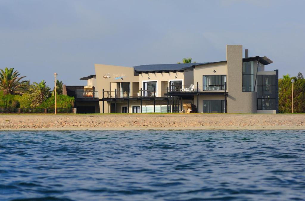 Oyster Box Guesthouse Walvis Bay: Pension am Lagunenufer