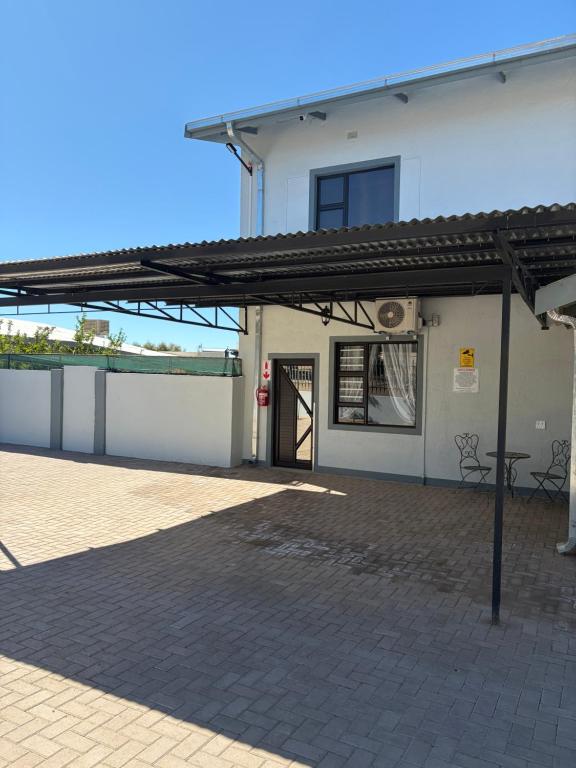 Pooltjies Self-catering Overnight: Eingangsbereich und Terrasse