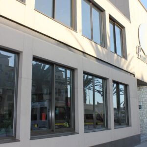 Prost Hotel Swakopmund Namibia: Hotelgebäude an der Straßenfront
