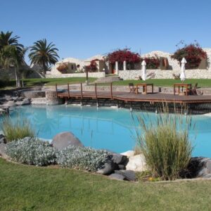 Rössmund Lodge Swakopmund: Swimmingpool und Garten