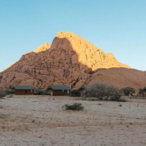Spitzkoppe Cabin Camp: Cabin unter dem Spitzkoppe-Massiv