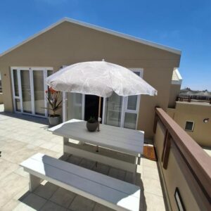 Suite 24 at Stadtmitte Swakopmund: Sitzplätze auf dem Balkon
