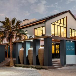 Swakopmund Sands Hotel: Gebäude mit Palme