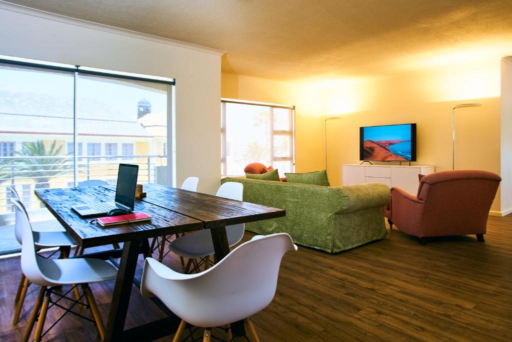 The Palms Luxury Suites Swakopmund: Wohnbereich