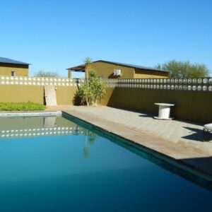 Vastrap Guest Farm: Swimmingpool neben dem Farmhaus