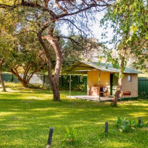 Zambezi Mubala Campsite: Unterstand und Campgelände