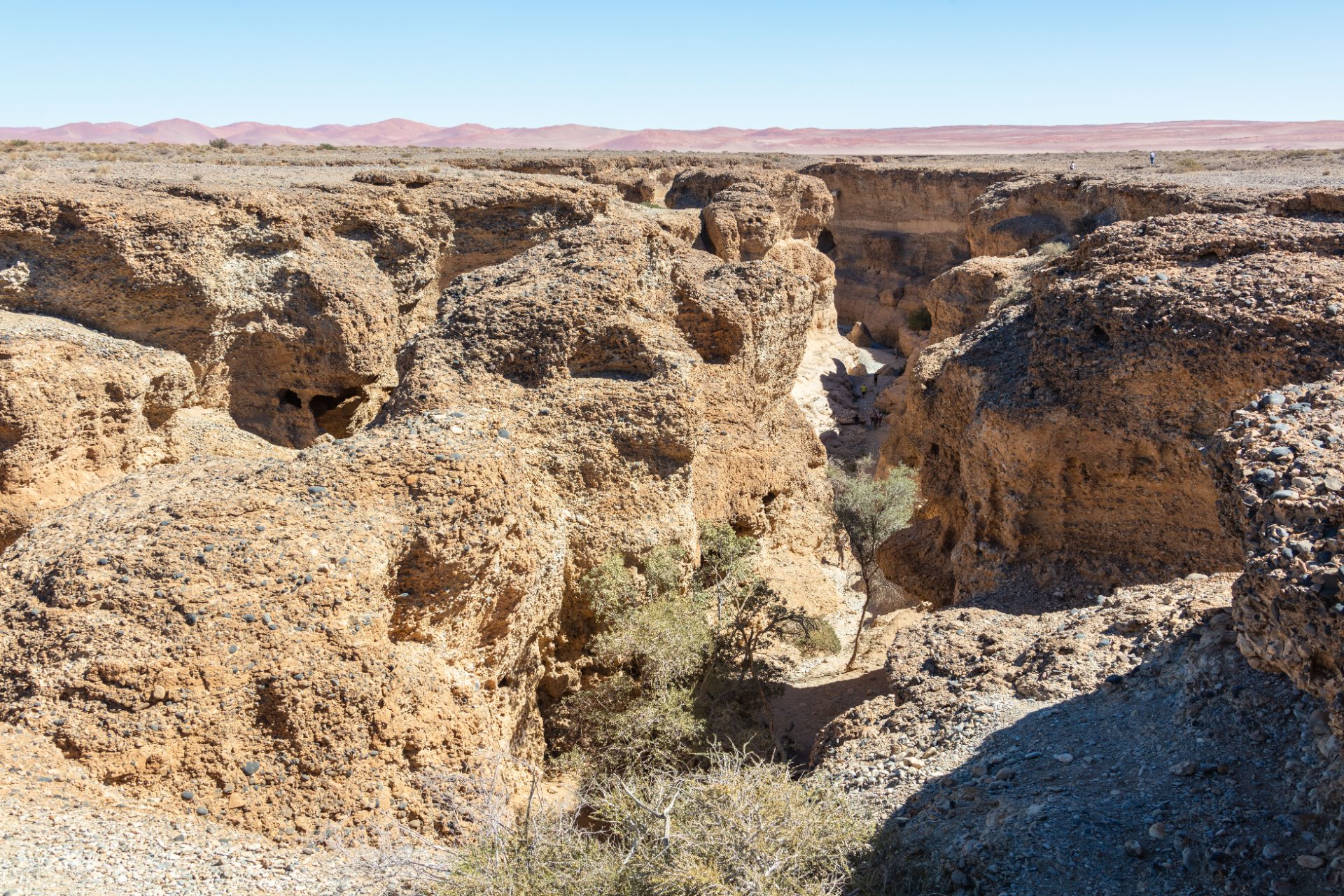 Schmale Sandsteinwände des Sesriem Canyon bei Sesriem, Namibia